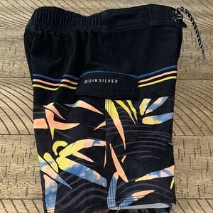 Quiksilver Swim 🏊 Board Shorts 🩳 🏄🏼‍♂️ Shorts Pocket Waist pulls